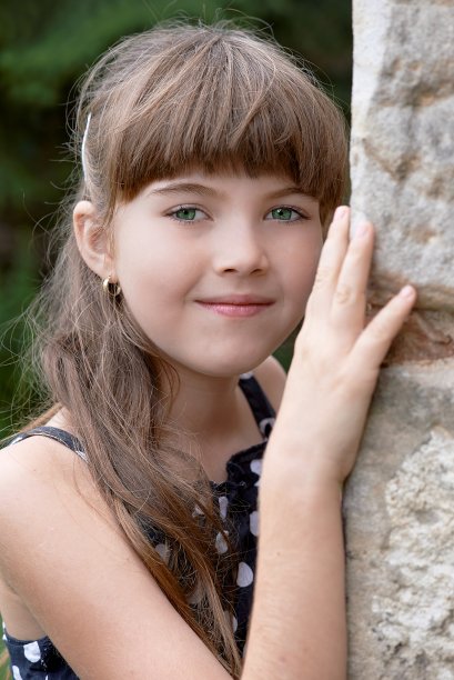 年轻女孩的肖像图片下载