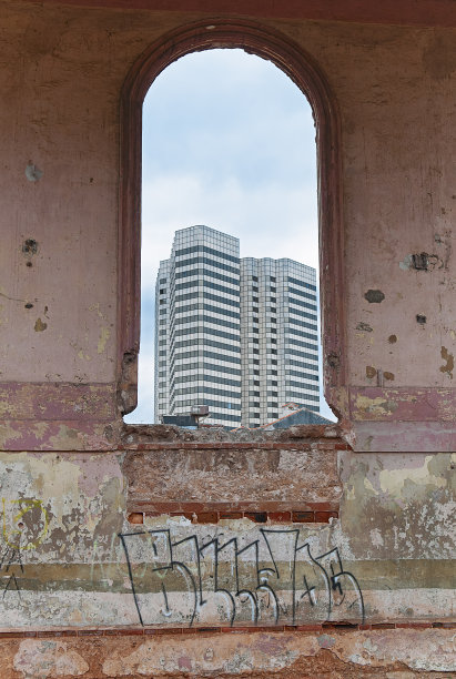 在古巴的哈瓦那，古老和现代图片下载