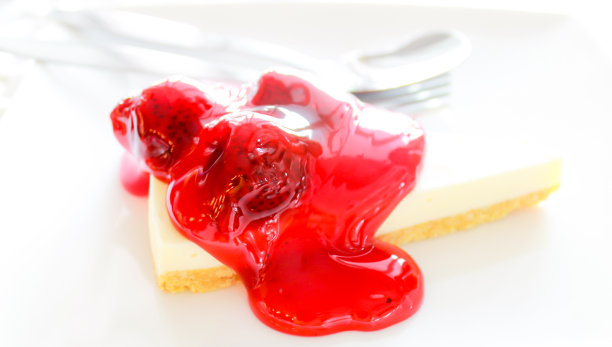 新鲜的草莓芝士蛋糕图片下载