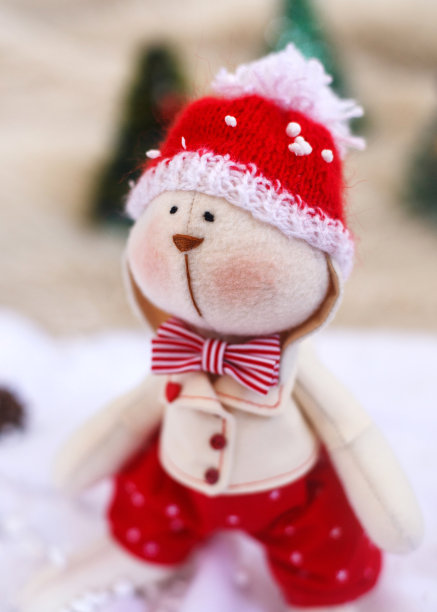 圣诞树上的圣诞玩具兔子图片下载