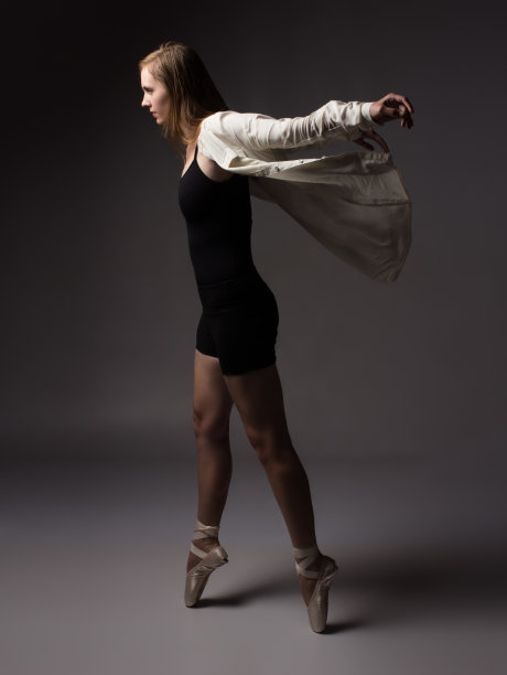 漂亮的女舞者图片下载