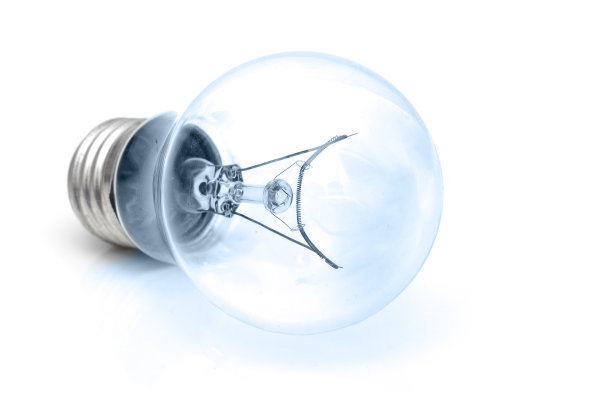 蓝色灯泡隔离在白色灯泡上图片下载