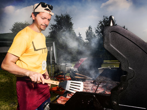 在公园烧烤图片下载