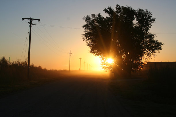 土路日出图片下载