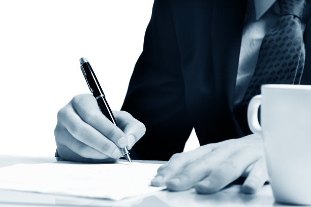 在白色表格上填写表格图片下载