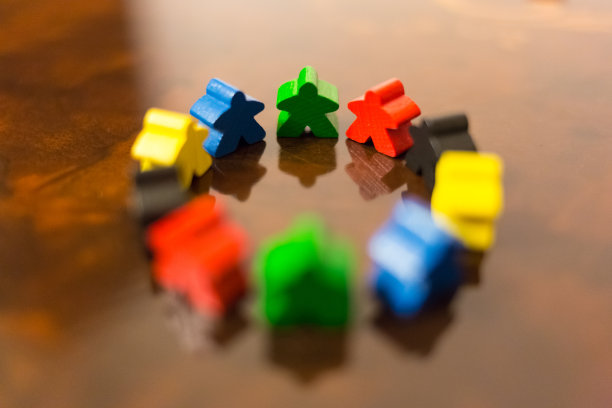 五彩小人围成一圈(团结合作)图片下载