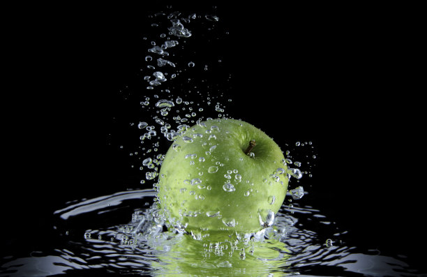 苹果和水。图片下载