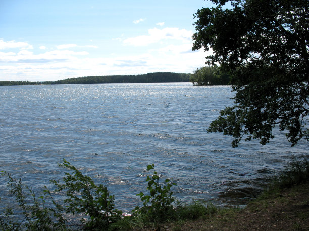 湖泊、岛屿和河岸图片下载