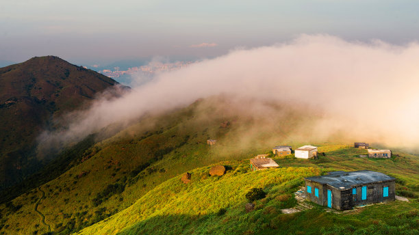 云海山间-香港大屿山径图片下载