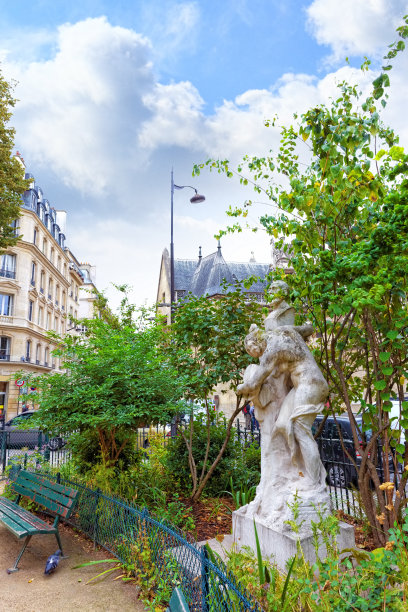 法国巴黎中世纪的街道。图片下载