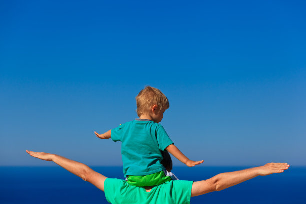 全家出海度假快乐图片下载