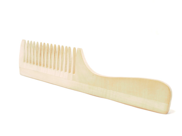 白色背景上的木梳子图片下载