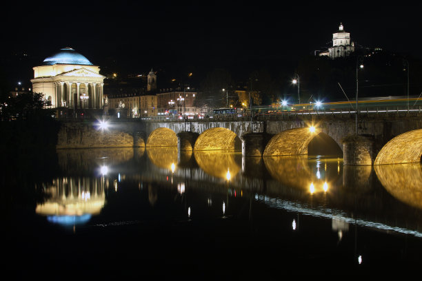 伟大的上帝之母和卡布奇诺山图片下载