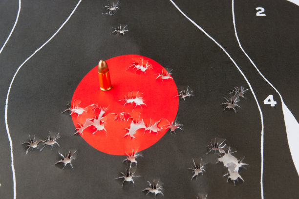 目标上有弹孔图片下载