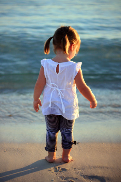 站在边缘图片下载