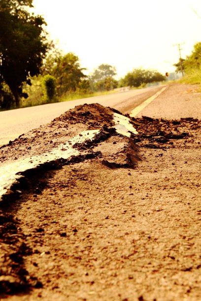 尘土飞扬的道路图片下载