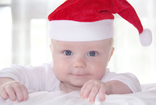 可爱的婴儿肖像在新年帽子图片下载