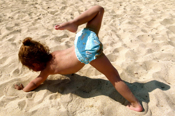 沙滩瑜伽图片下载