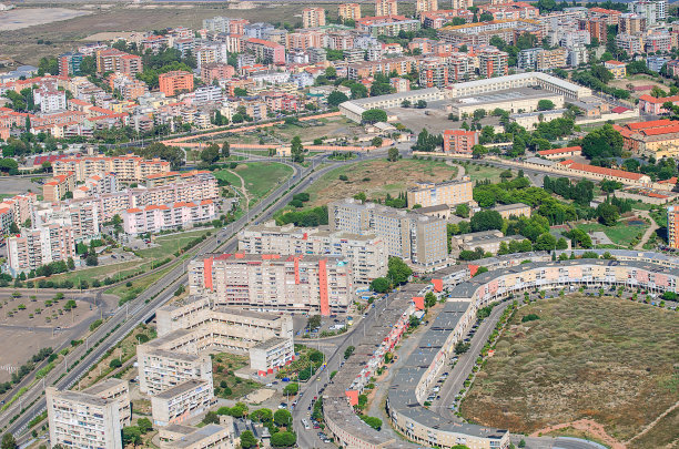郊区鸟瞰图。从飞机上图片下载