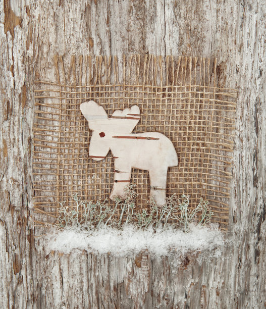 桦树皮做的圣诞鹿图片下载