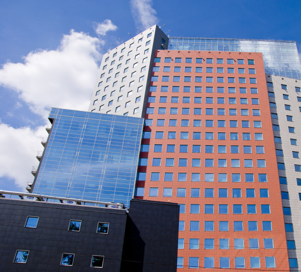 玻璃幕墙的现代办公大楼图片下载