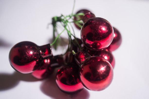 红色圣诞装饰品图片下载