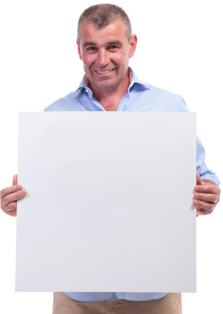 随意的中年男子举着旗帜图片下载