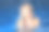 美丽的女人在游泳池摆姿势图片下载