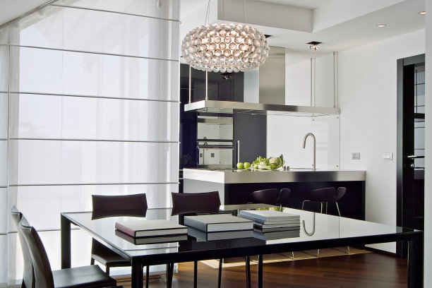 餐桌俯瞰厨房图片下载