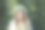 年轻美丽的女孩享受着大自然图片下载