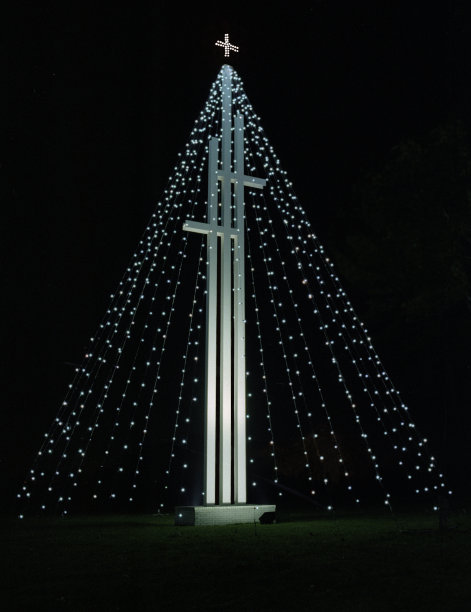 十字架上的圣诞彩灯图片下载