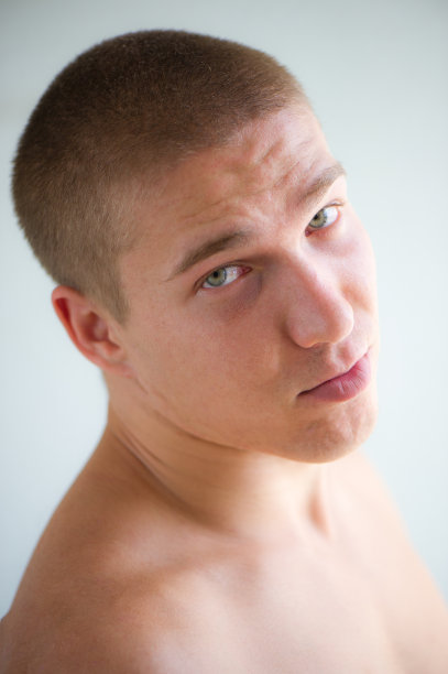 这个年轻人的肖像图片下载