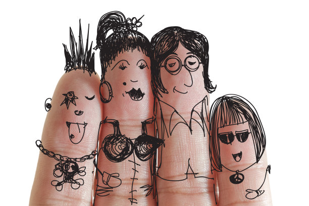 幸福家庭，手指上画着笑脸图片下载