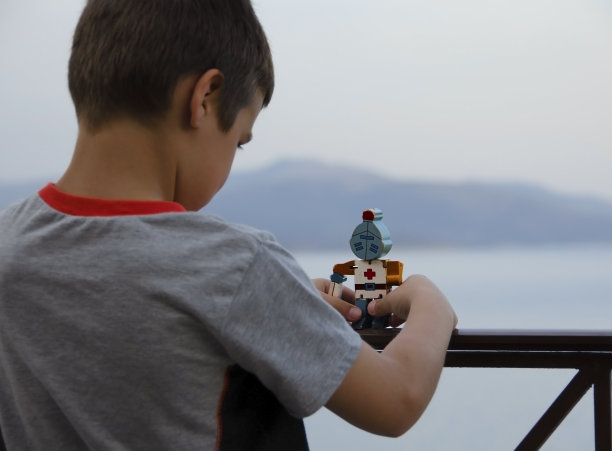 孩子和玩具图片下载