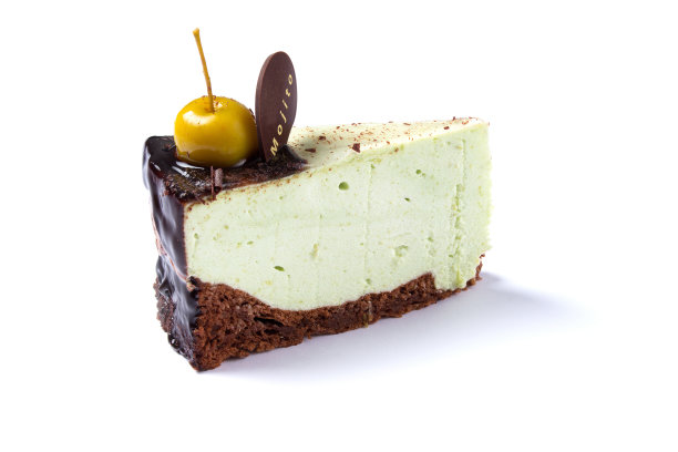 美味的莫吉托蛋糕孤立在白色背景图片下载