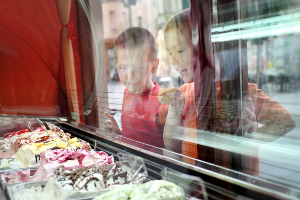 年轻人图片下载