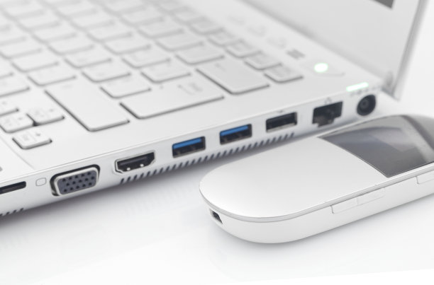 电脑与4G调制解调器无线图片下载