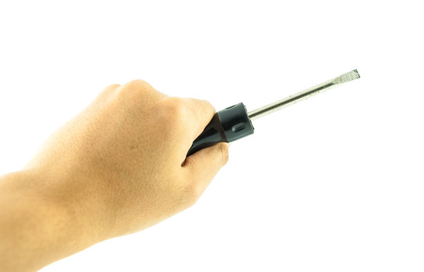 手持黑色螺丝起子图片下载