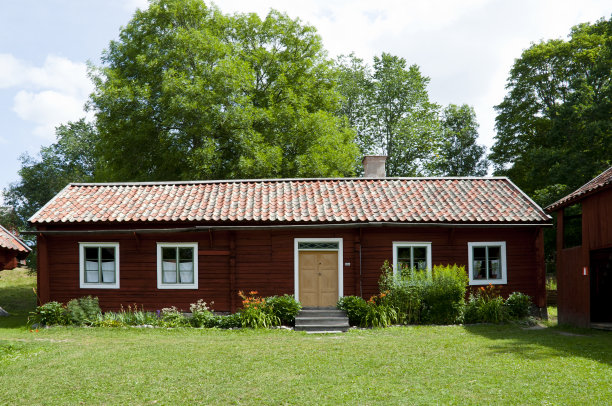 乡村农场木制农舍。图片下载