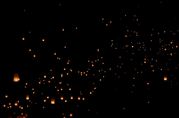夜空中漂浮的灯笼图片下载