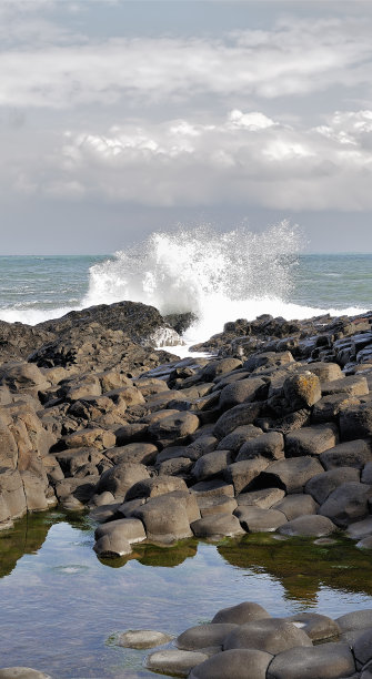 巨人堤道附近海域的风暴图片下载