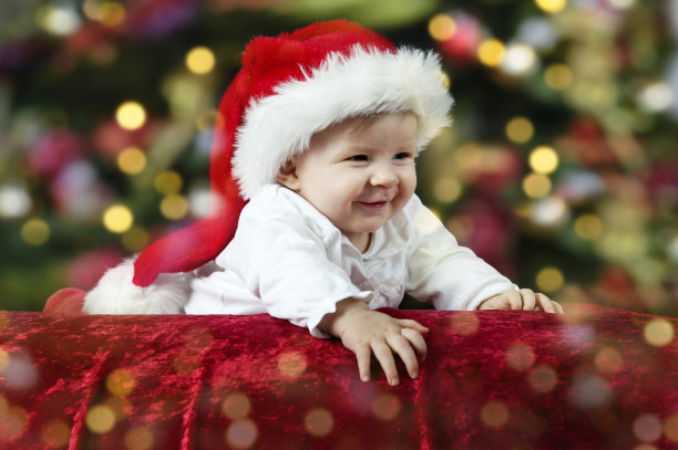 戴着圣诞帽的小圣诞老人图片下载