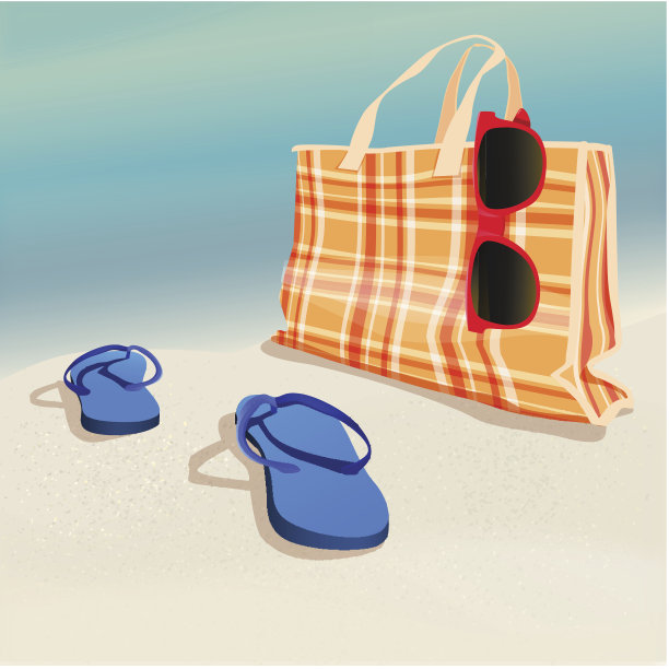 海滩上的太阳镜和帽子的高角度视图图片下载