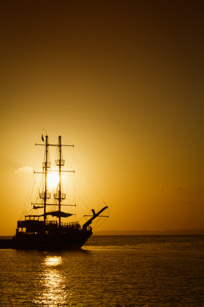 日落时的船影图片下载