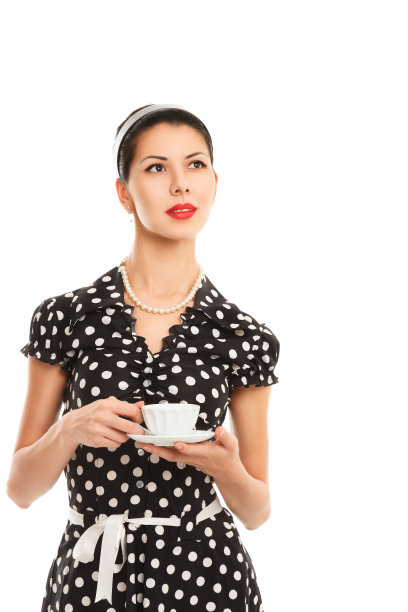 年轻女子喝茶图片下载