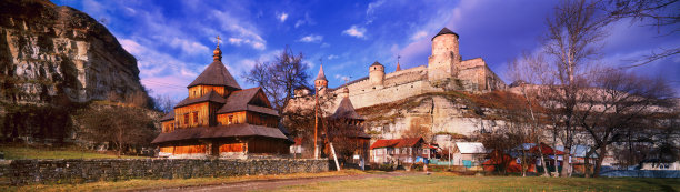 日落之上是一座雄伟的古代要塞图片下载