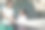 母亲和女儿在网球场上握手图片下载