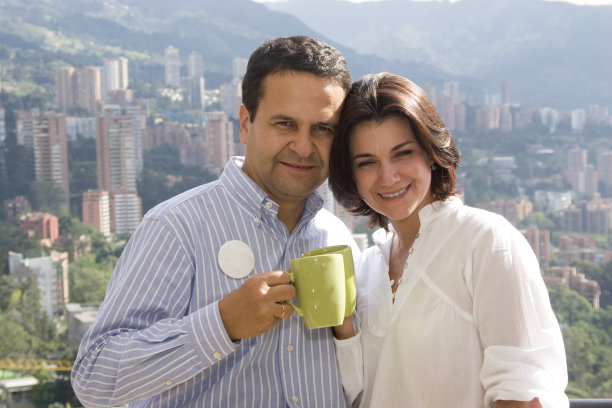 情侣喝咖啡图片下载