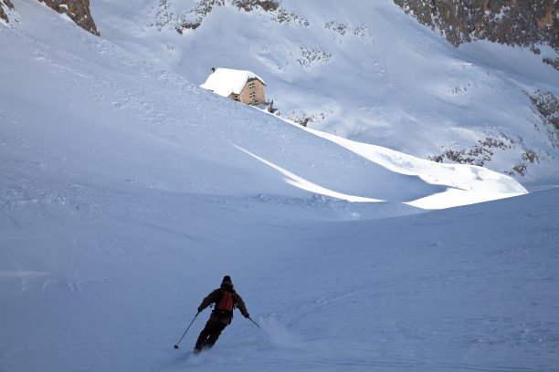 山地滑雪者图片下载