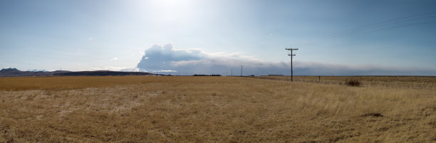 埃亚菲亚德拉火山和火山灰云图片下载